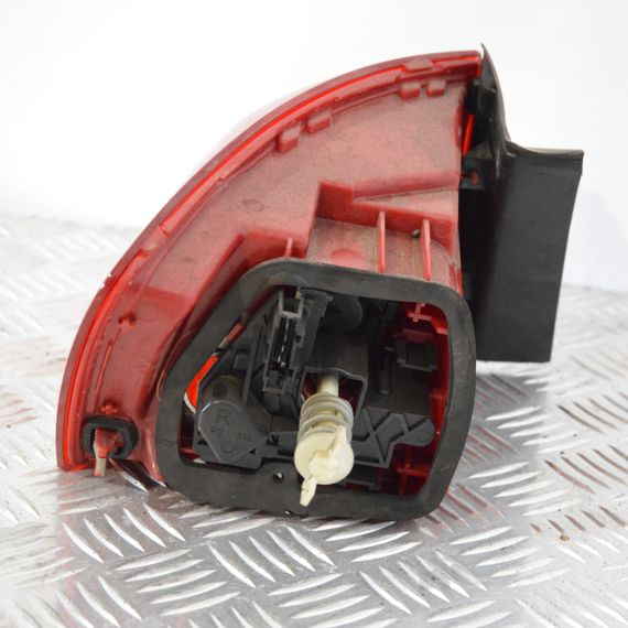 Ліхтар задній правий Volkswagen Jetta VI 2010-2014 седан Фара стоп задня права Фольксваген Джетта 6 | Зображення 2