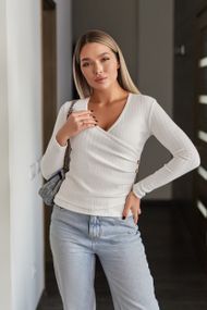 Трикотажна жіноча кофта в рубчик на запах з V-подібним вирізом колір білий, розмір 46/48  GF8777