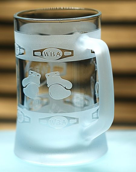 Пивний келих 670 мл Усік символ непереможності та волі до перемоги подарунок для фаната боксу кухоль з гравіюванням | Зображення 7