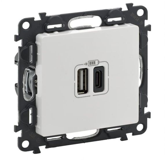 Розетка Legrand Valena LIFE USB-A + USB-С, 3А 5В, белый (753106)