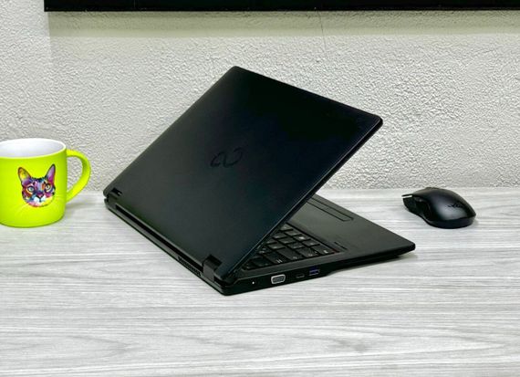 Ультрабук Fujitsu LifeBook E5410 / 14" TN / Intel Core i5-10310U (4(8) ядра по 1.7-4.4 GHz) / 8GB DDR4 / 256GB SSD / UHD Graphics / WebCam / Win 10 б/у | Зображення 7