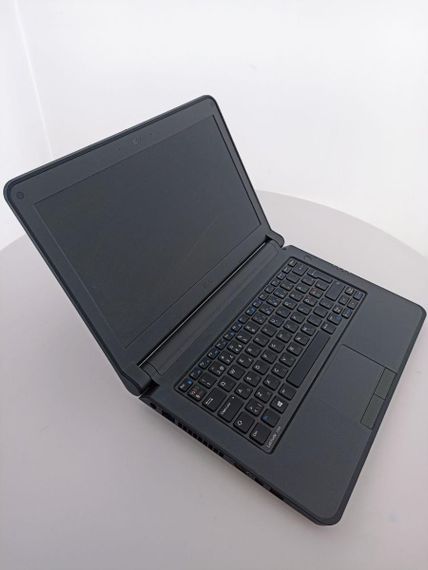 Б/В Ноутбук Dell Latitude 3350 (15.6"/i3-5005U/8GB/SSD 256GB/HD 5500/noOS) | Зображення 2