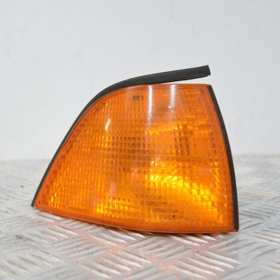 Покажчик повороту правий BMW E36 1990-2001 жовтий Поворотник правий БМВ е36 1384032