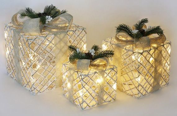 Набір декоративних подарунків - 3 коробки 15х20см, 20х25см, 25х30см з LED-підсвіткою, білий з бежевим та хвоєю | Зображення 1