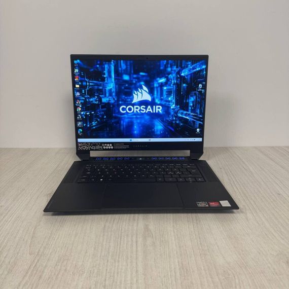 Игровой ноутбук Corsair Voyager A1600 / 16" (2560x1600) IPS / AMD Ryzen 9 6900HS (8 (16) ядер по 3.3 - 4.9 GHz) / 16 GB DDR5 / 512 GB SSD / AMD Radeon RX 6800M, 12 GB GDDR6, 192-bit / WebCam б/у | Зображення 1