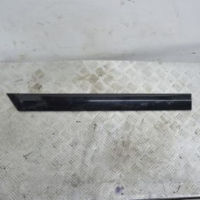 Молдинг задніх правих дверей Mercedes-Benz C-Class W203 Накладка дверей права задня Мерседес в203 A2036903062