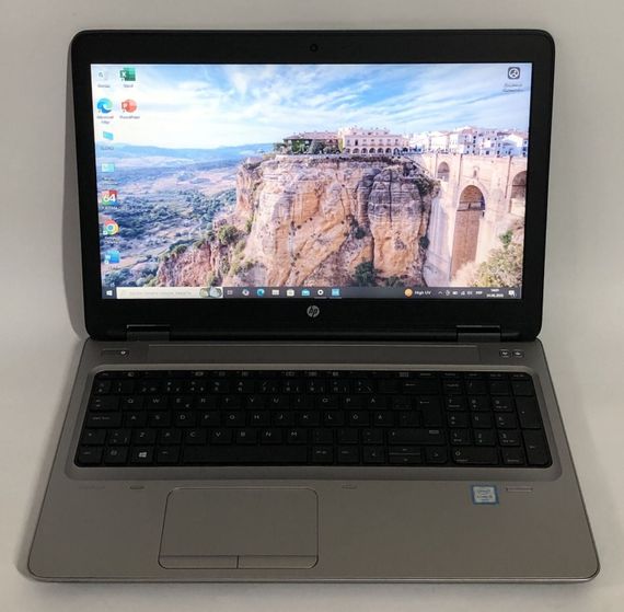 Ноутбук HP ProBook 650 G2 / 15.6" (1366x768) TN / Intel Core i3-6100U (2 (4) ядра по 2.3 GHz) / 8 GB DDR4 / 256 GB SSD / Intel HD Graphics 520 / WebCam / Win 10 Pro б/в + Подарунок Флеш-накопичувач Kingston DataTraveler Exodia S 64 ГБ | Зображення 1