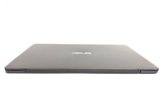 Ультрабук Б-клас Asus ZenBook UX305CA / 13.3" (1920x1080) IPS / Intel Core m3-6Y30 (2 (4) ядра по 0.9 - 2.2 GHz) / 8 GB DDR3 / 128 GB SSD / Intel UHD Graphics 620 / WebCam / Win 10 Home б/в | Зображення 2