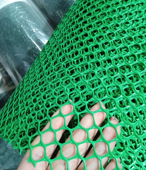 Сетка пластиковая 6*8мм 0,8м*30м садовая зелёная Сота | Зображення 6