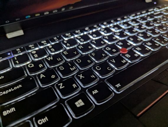Ультрабук Lenovo ThinkPad T580 / 15.6" (1920x1080) IPS / Intel Core i7-8650U (4 (8) ядра по 1.9 - 4.2 GHz) / 16 GB DDR4 / 512 GB SSD / Intel UHD Graphics 620 / WebCam / TouchID / Windows 10 б/в + Подарунок Бездротова миша USB | Зображення 5