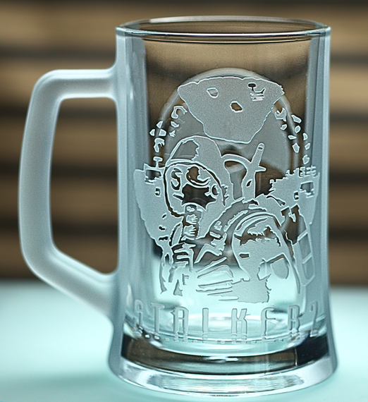 Пивная кружка 670 мл STALKER 2 с гравировкой подарок бокал для фаната зоны Сталкер