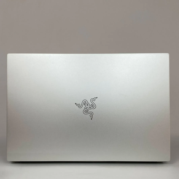 Ігровий ноутбук Б-клас Razer Blade 15 / 15.6" (1920x1080) IPS / Intel Core i7-8750H (6 (12) ядер по 2.2 - 4.1 GHz) / 32 GB DDR4 / 1000 GB SSD / nVidia GeForce RTX 2060, 6 GB GDDR6, 192-bit / WebCam б/в + Подарунок Бездротова миша / USB | Зображення 7