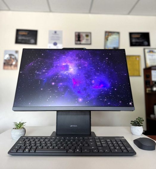 Моноблок Lenovo IdeaCentre 3 24ARR9/24" (1920x1080) IPS/AMD Ryzen 5 7535HS (6(12) ядер по 3.3 - 4.5 GHz) /  16 GB DDR5 / 512 GB SSD / AMD Radeon 660M Graphics / WebCam / 2x 3W / Клавіатура та мишка | Зображення 1