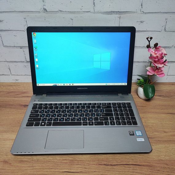 Ноутбук Б-класс Medion Akoya E6424 / 15.6" (1920x1080) TN / Intel Core i5-6267U (2 (4) ядра по 2.9 - 3.3 GHz) / 12 GB DDR3 / 128 GB SSD + 1000 GB HDD / Intel Iris Graphics 550 / WebCam б/у | Зображення 1