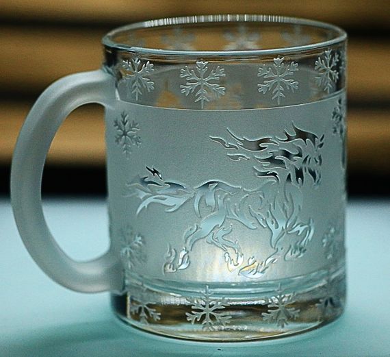 Подарочная чашка  для чая воды кофе 320 мл с гравировкой символа  года 2026 Лошадь