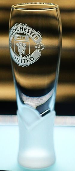 Пивной бокал крафтовый 440 мл ФК Манчестер Юнайтед FCManchester United с гравировкой подарок для фаната футбол | Зображення 2
