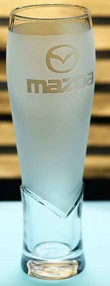 Пивной крафтовый бокал 440 мл с гравировкой Mazda Mazda подарок для автолюбителя кружку для пива | Зображення 1