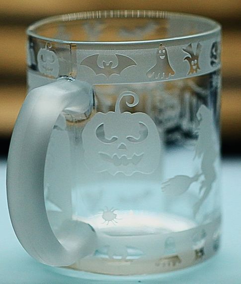 Скляна чашка 320 мл з гравіюванням Геловін Halloween  кружка з відьмою гарбузами та привидами  Тематичний подарунок | Зображення 2