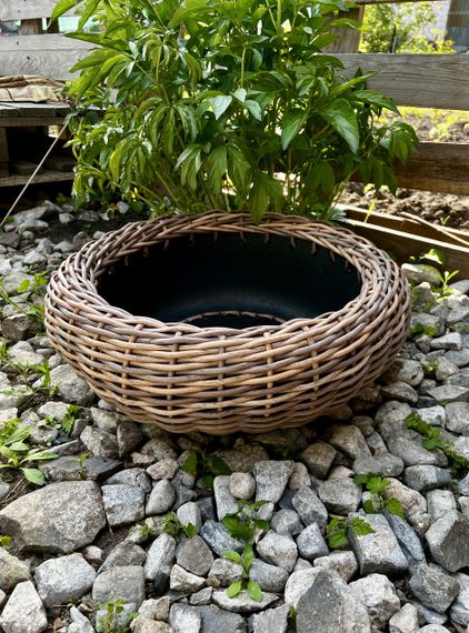 Низьке кашпо зі штучного ротангу “Лоза 12,5 л” — для квітів або як лежанка для кота | Зображення 4