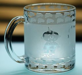 Подарочная чашка для чая кофе  320 мл с гравировкой надписи будущему Крестному