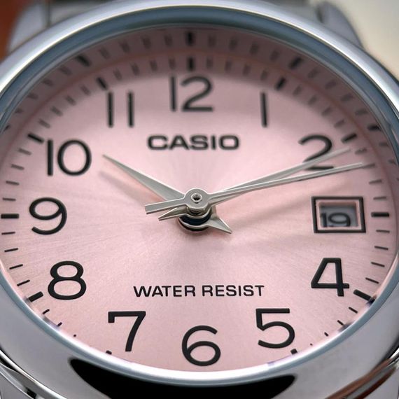 Жіночий годинник Casio LTP-V002D-4B | Зображення 1