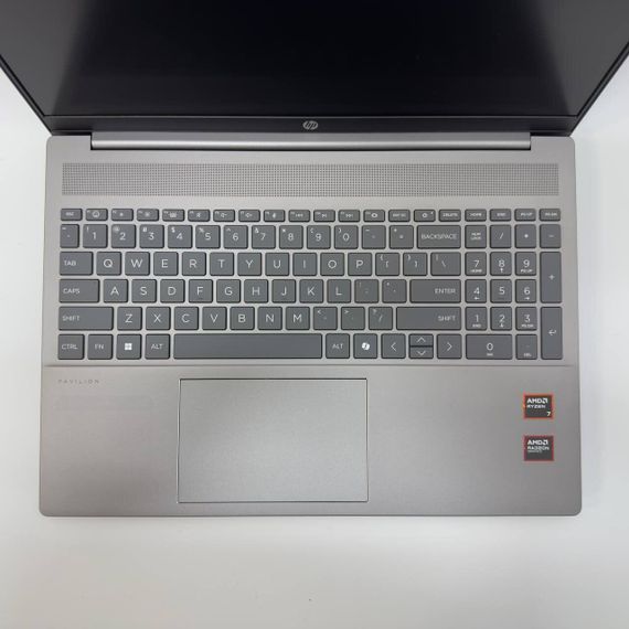 Ноутбук HP Pavilion 16 / 16" (1920x1080) IPS / AMD Ryzen 7 8840U (8 (16) ядра по 3.3 - 5.1 GHz) / 8 GB DDR4 / 512 GB SSD / AMD Radeon 780M / WebCam б/в | Зображення 3