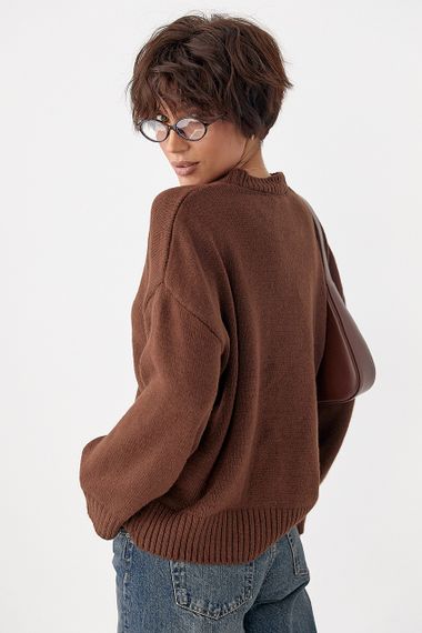 В'язана однотонна кофта вільного фасону - темно-коричневий цвет, M (є розміри) | Зображення 1