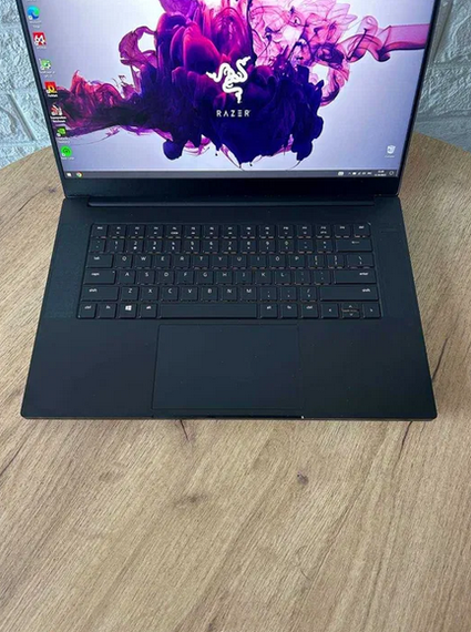 Ноутбук Razer Blade 15.6" 2K IPS 165Hz i7 10750H 16Gb SSD 512Gb RTX 3070  Б/У | Зображення 2