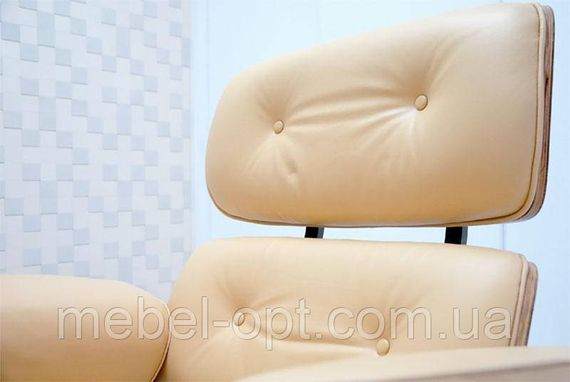 Дизайнерское кресло Eames Lounge Chair бежевый кожзам, дизайн Charles & Ray Eames | Зображення 1