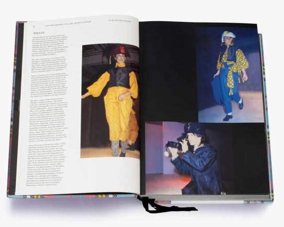 Книга о Вивьен Вествуд история моды Vivienne Westwood Catwalk : The Complete Collections. Alexander Fury | Зображення 2