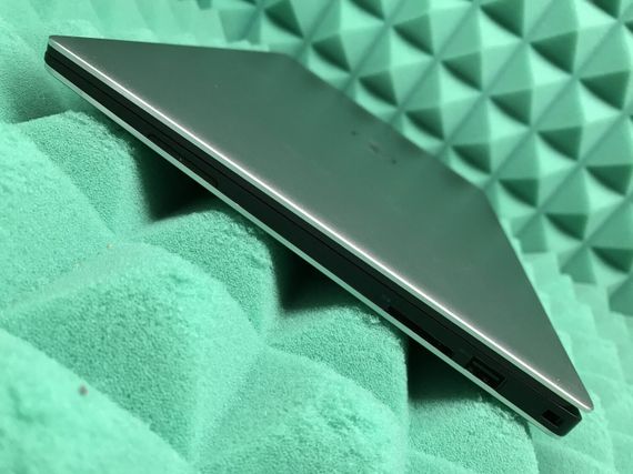 Ультрабук Dell XPS 13 9360 / 13.3" IPS / Intel Core i5-7200U (2(4) ядра по 2.5-3.1GHz) / 4GB DDR3 / 240GB SSD M.2 / HD Graphics 620 / WebCam / Fingerprint / Win 10 б/у | Зображення 7