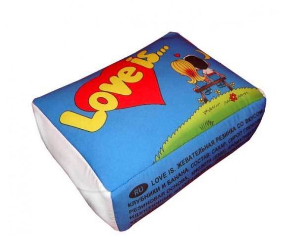 Подушка Love is | Зображення 1