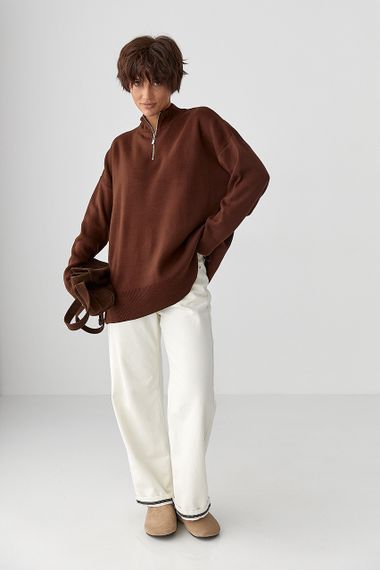 Светр оверсайз з блискавкою на горловині - коричневий цвет, ONE SIZE (є розміри) | Зображення 2