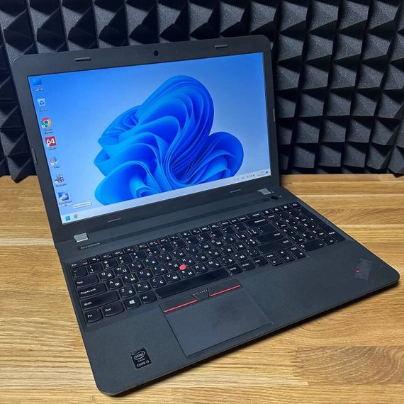 Ноутбук Lenovo ThinkPad E550 / 15.6" (1366x768) TN / Intel Core i3-5005U (2 (4) ядра по 2.0 GHz) / 8 GB DDR3 / 128 GB SSD / Intel HD Graphics 4400 / WebCam б/у | Зображення 2