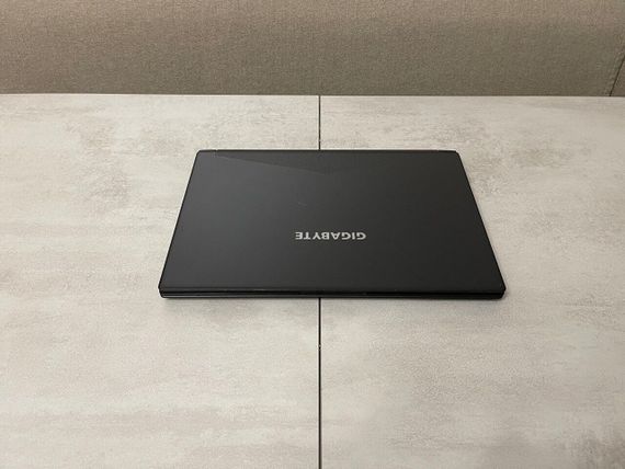 Игровой ноутбук Gigabyte Aero 15XV8 / 15.6" (3840x2160) IPS / Intel Core i7-8750H (6 (12) ядер по 2.2 - 4.1 GHz) / 16 GB DDR4 / 512 GB SSD M.2 / nVidia GeForce GTX 1070, 8 GB GDDR5, 256-bit / WebCam б/у | Зображення 7