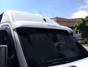 Дефлектор лобового скла V3 (під фарбування, на клей) для Mercedes Sprinter 2006-2018 рр
