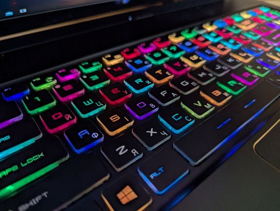 Игровой ноутбук Б-класс MSI GS75 Stealth 9SF-243US / 17.3" (1920x1080) IPS / Intel Core i7-10875H (8 (16) ядер по 2.3 - 5.1 GHz) / 16 GB DDR4 / 512 GB SSD / nVidia GeForce RTX 2060, 6 GB GDDR6, 192-bit / WebCam / Windows 10 б/у + Подарок Мышь / USB | Зображення 5
