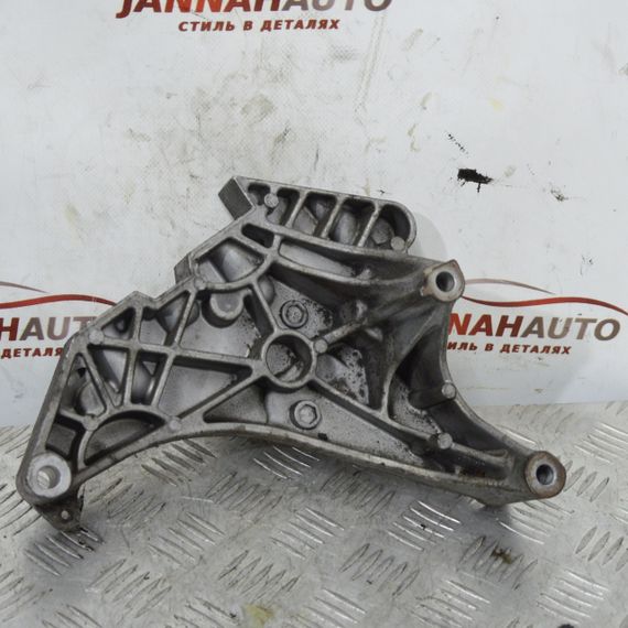 Кронштейн подушки двигуна правий 2.0 TDI Volkswagen Passat B7 2010-2014 Фольксваген Пассат б7 03L199207 | Зображення 1