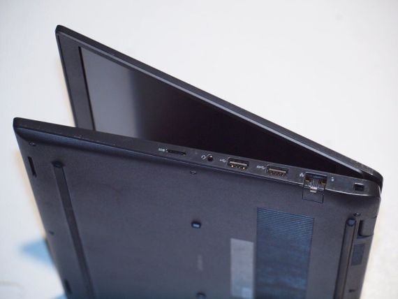 Ноутбук Б-клас Dell Latitude 3420 / 14" (1366x768) TN / Intel Core i5-1135G7 (4 (8) ядра по 2.4 - 4.2 GHz) / 8 GB DDR4 / 256 GB SSD M.2 / Intel Iris Xe Graphics / WebCam / USB 3.2 / HDMI / Win 10 б/в | Зображення 3