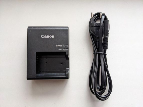 Зарядное устройство блок + кабель canon lc-e10c для аккумуляторов lp-e10 EOS 1100D, 1200D, 1300D, 1500D, 2000D