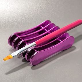 Рожева підставка для 5 пензликів (хром)