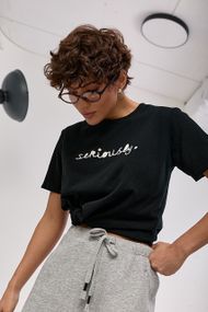 Однотонна футболка з вишитим написом - чорний цвет, ONE SIZE (є розміри)