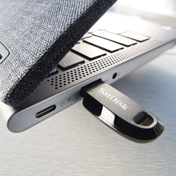 USB флеш накопичувач SanDisk 32GB Ultra Curve Black USB 3.2 (SDCZ550-032G-G46) | Зображення 4