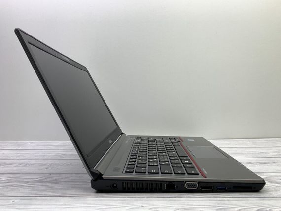 Ноутбук Fujitsu LifeBook E746 / 14" (1920x1080) IPS / Intel Core i7-6600U (2 (4) ядра по 2.6 - 3.4 GHz) / 8 GB DDR4 / 120 GB SSD / Intel HD Graphics 520 / WebCam б/у | Зображення 3