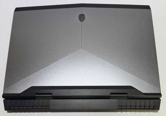 Ігровий ноутбук Dell Alienware 17 R4 / 17.3" (2560x1440) IPS / Intel Core i7-7700HQ (4 (8) ядра по 2.8 - 3.8 GHz) / 32 GB DDR4 / 1960 GB SSD / nVidia GeForce GTX 1070, 8 GB GDDR5, 256-bit / WebCam б/в | Зображення 1