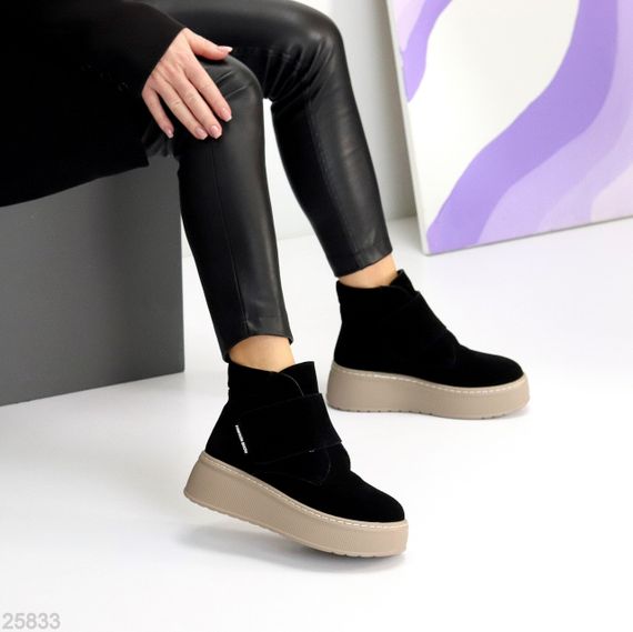 Модні замшеві зимові чорні прошиті черевики на бежевій платформі | Зображення 5
