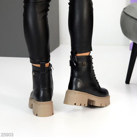 Чорні шкіряні черевики берці на блискавці на бежевому тракторної підошві | Зображення 4