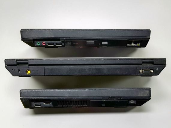 Ноутбук Lenovo ThinkPad SL500 / 15.4" (1280х800) TN / Celeron Dual-Core T3100 (2 (4) ядра по 2.6 - 3.5 GHz) / 2 GB DDR2 / 120 GB SSD / Intel GMA 4500M / WebCam / No Wi-Fi б/в | Зображення 3