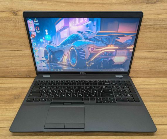 Ультрабук Б-клас Dell Latitude 5500 / 15.6" (1920x1080) IPS / Intel Core i7-8665U (4 (8) ядра по 1.9 - 4.8 GHz) / 8 GB DDR4 / 256 GB SSD / Intel UHD Graphics / USB Type-C / Windows 10 б/в + Подарунок Флеш-накопичувач USB 32 ГБ | Зображення 1