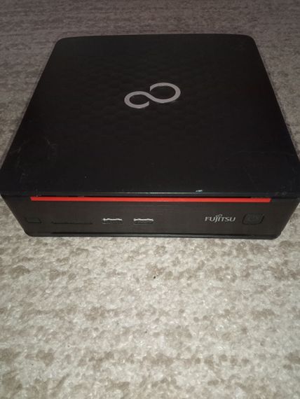 Неттоп Б-класс Fujitsu Esprimo Q920 USFF / Intel Core i5-4590T (4 ядра по 2.0 - 3.0 GHz) / 4 GB DDR3 / 120 GB SSD / Intel HD Graphics 4600 б/у | Зображення 1